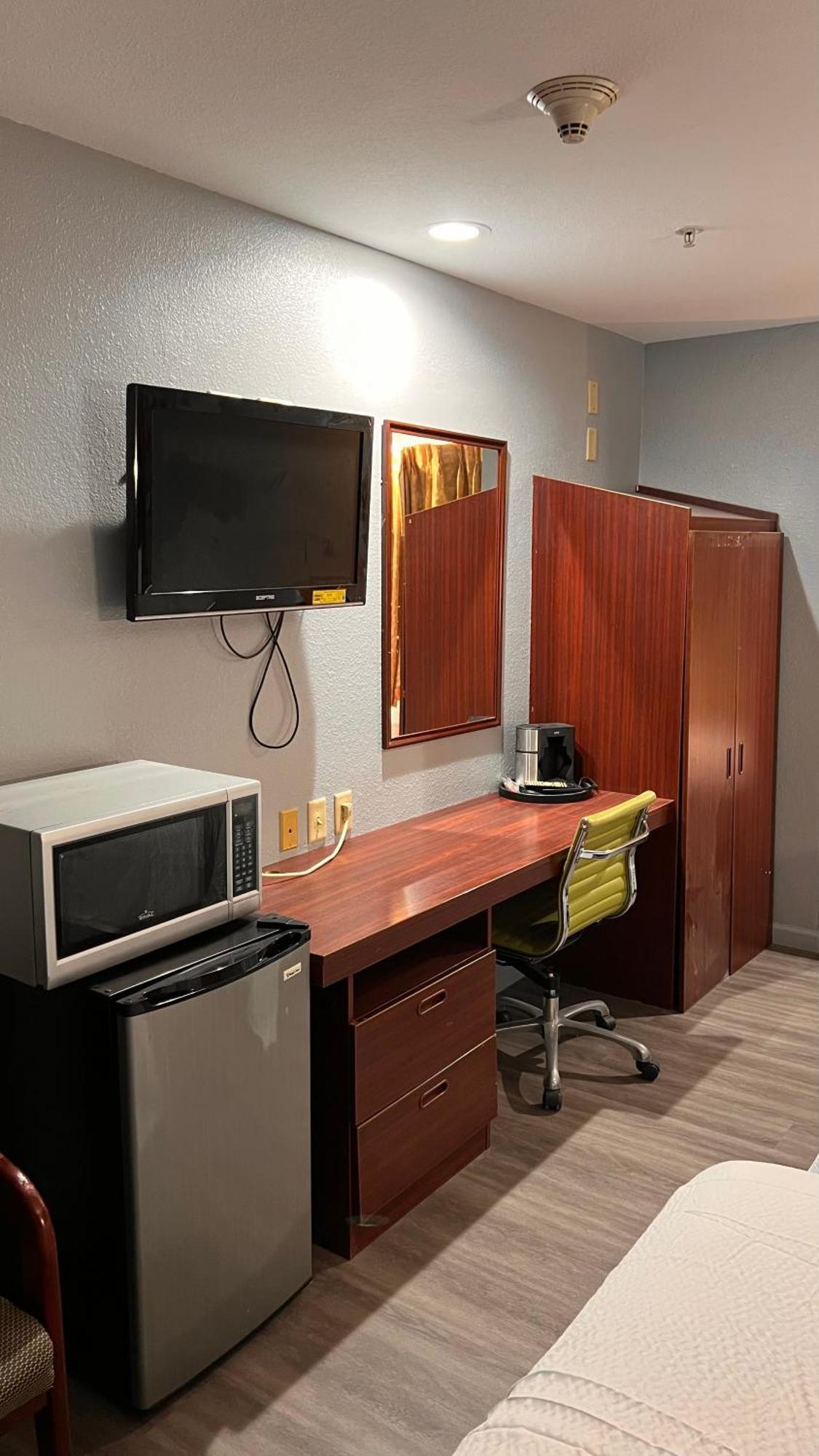 Blisspoint Inn & Suites, Northwood Exteriér fotografie