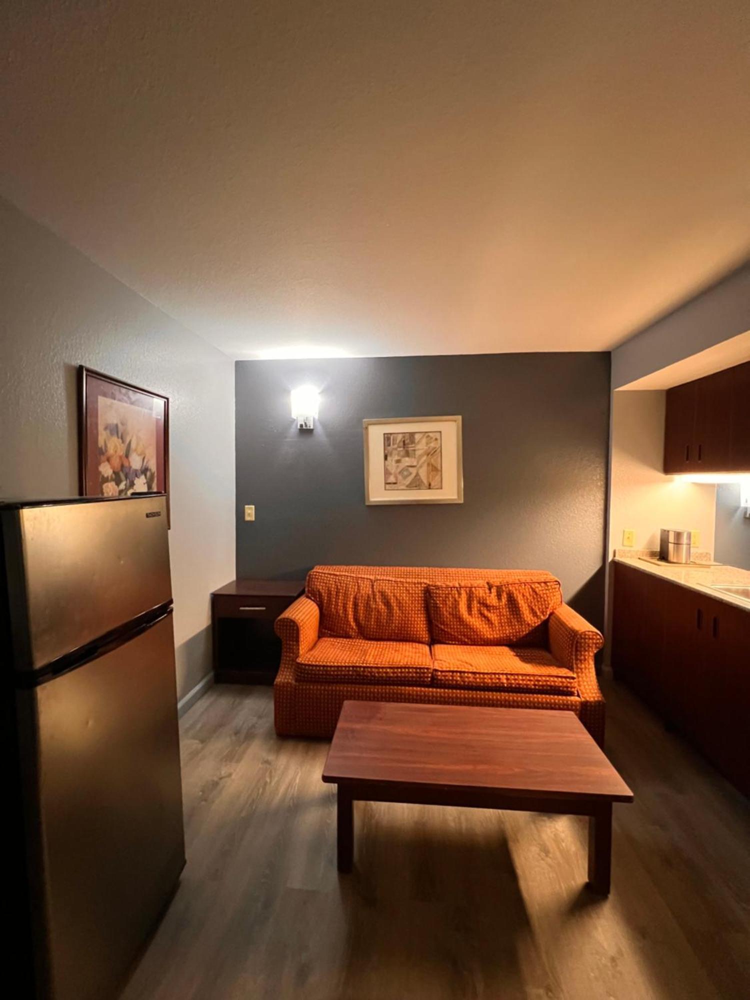 Blisspoint Inn & Suites, Northwood Exteriér fotografie