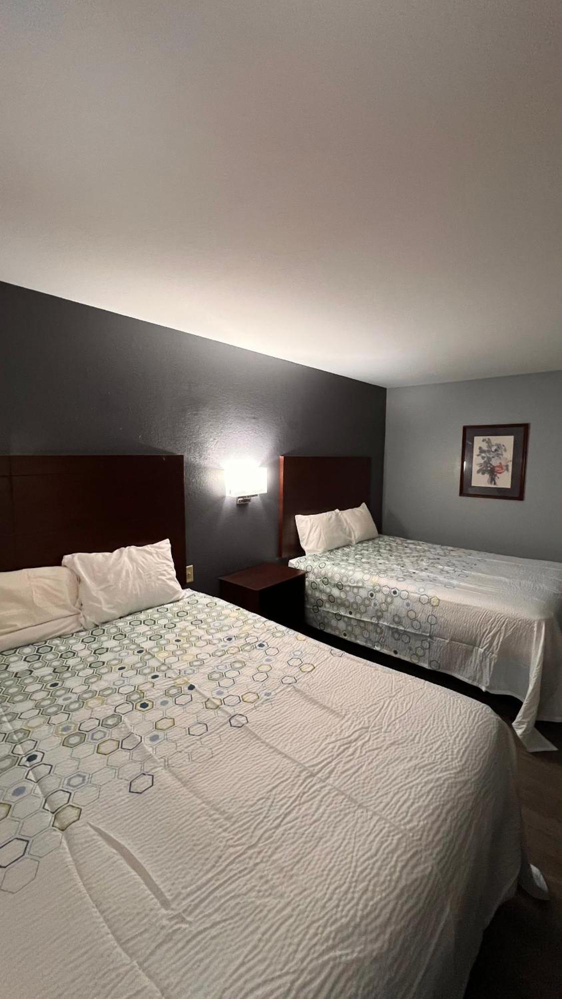 Blisspoint Inn & Suites, Northwood Exteriér fotografie