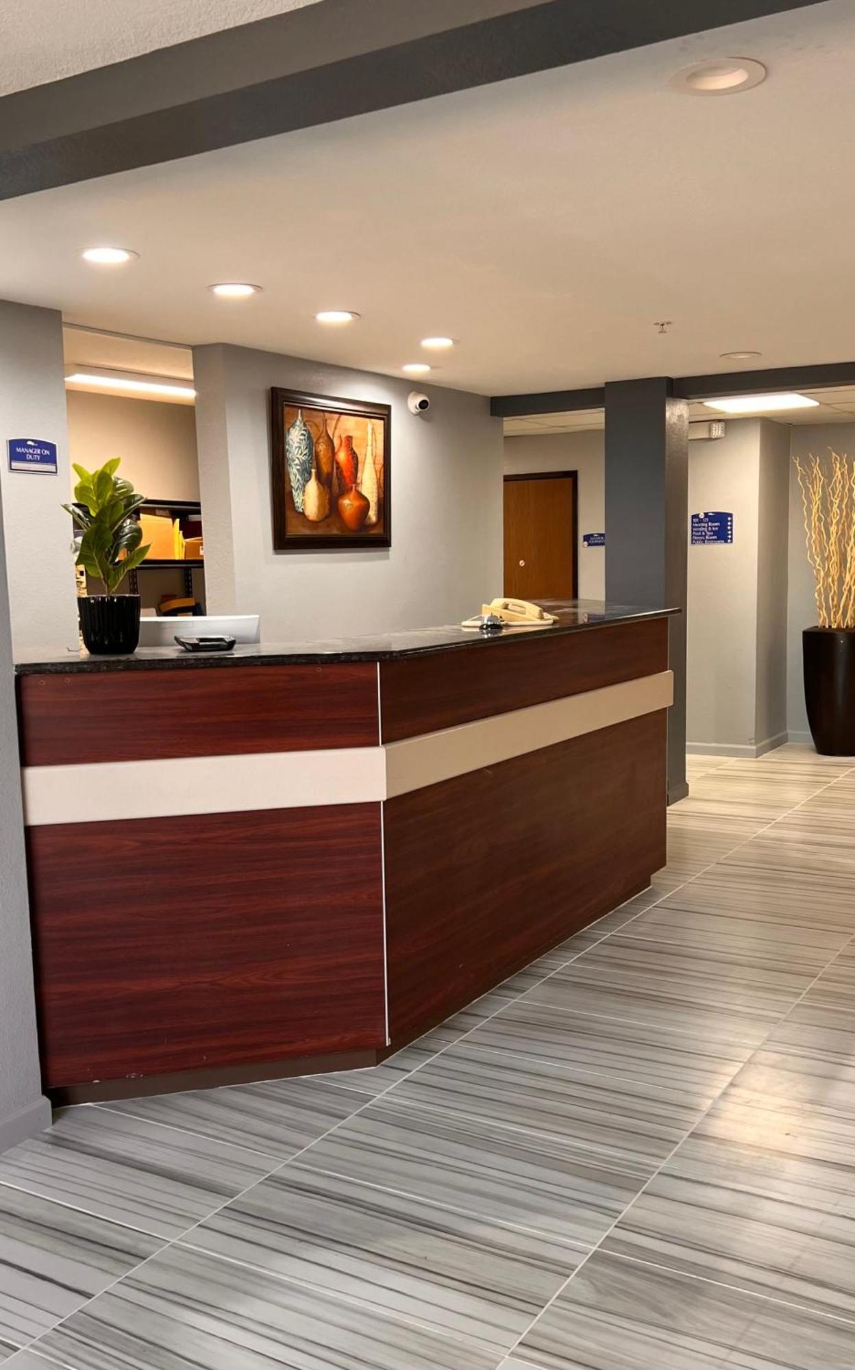 Blisspoint Inn & Suites, Northwood Exteriér fotografie