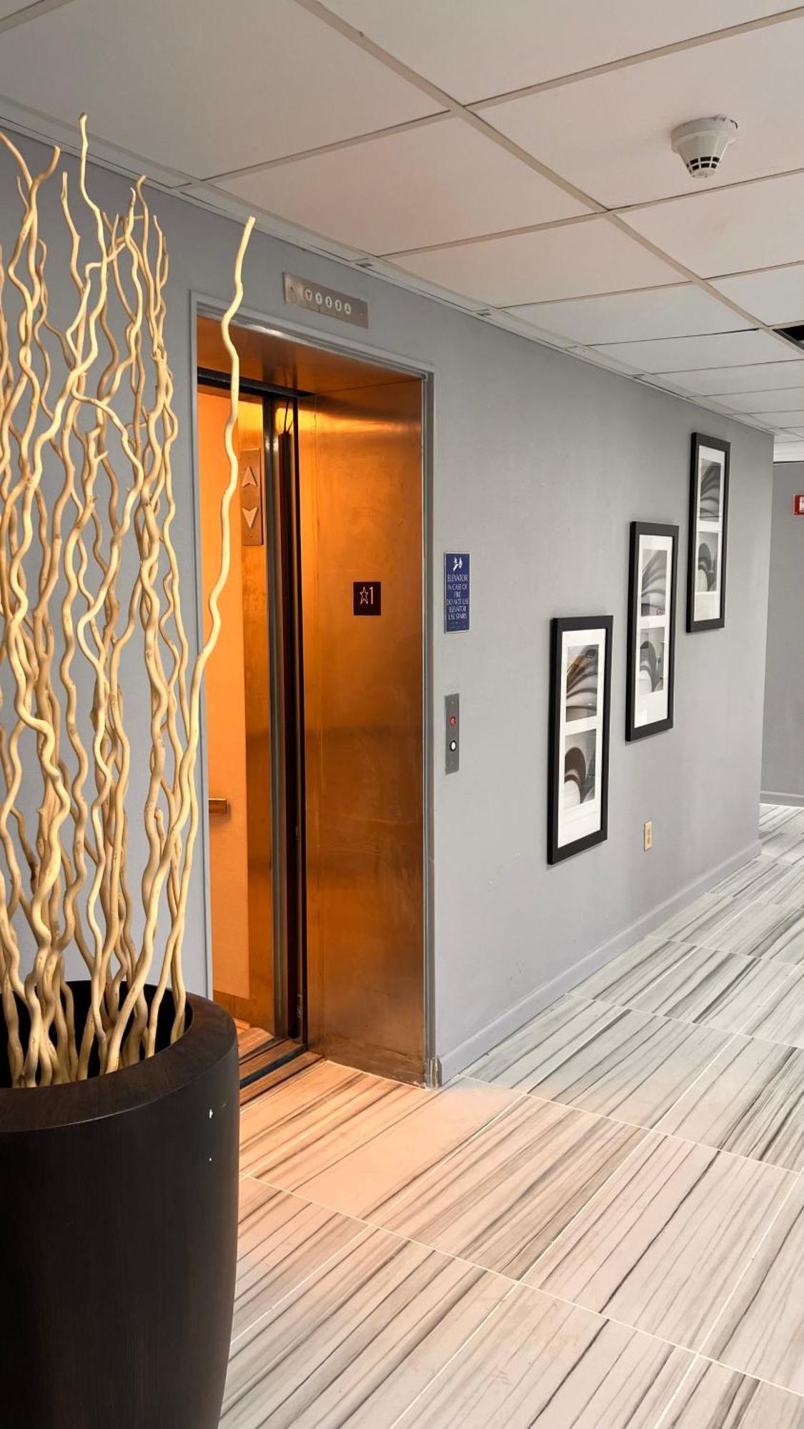 Blisspoint Inn & Suites, Northwood Exteriér fotografie