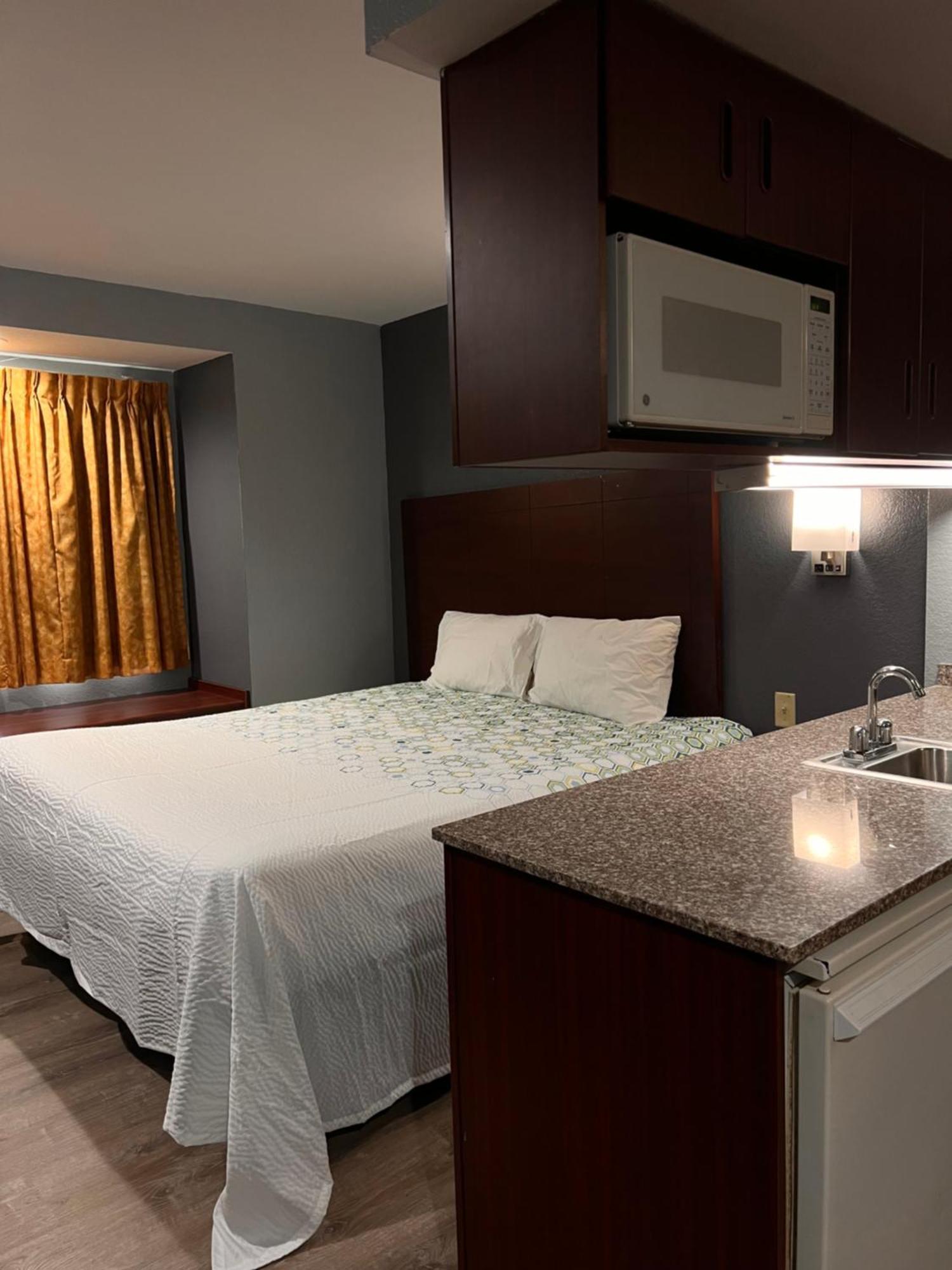 Blisspoint Inn & Suites, Northwood Exteriér fotografie
