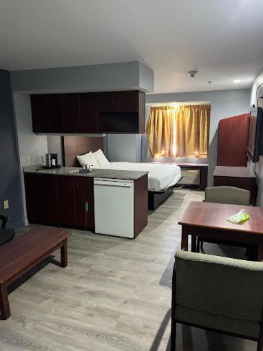 Blisspoint Inn & Suites, Northwood Exteriér fotografie